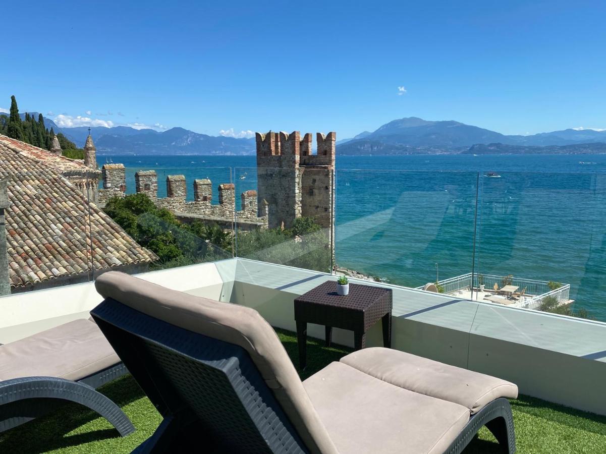 Hotel Degli Oleandri Сирмионе Екстериор снимка