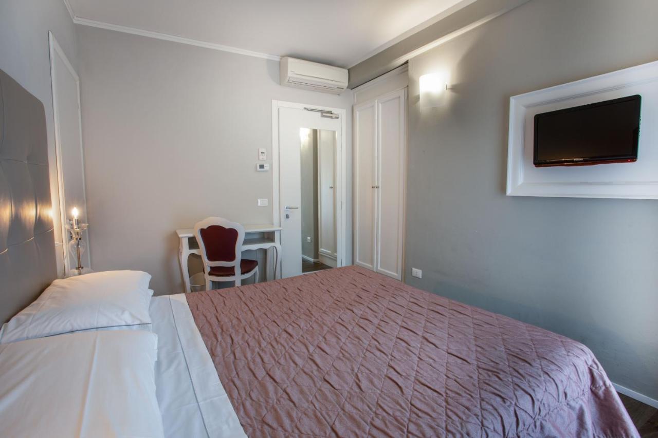 Hotel Degli Oleandri Сирмионе Екстериор снимка