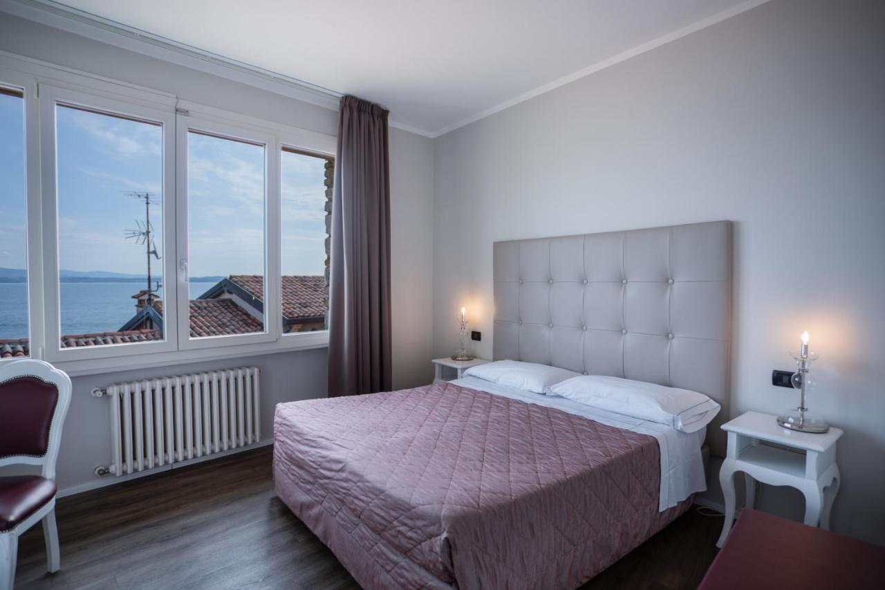 Hotel Degli Oleandri Сирмионе Екстериор снимка