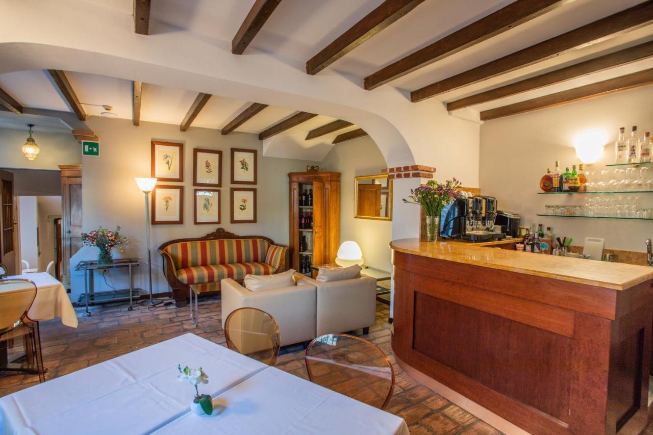 Hotel Degli Oleandri Сирмионе Екстериор снимка