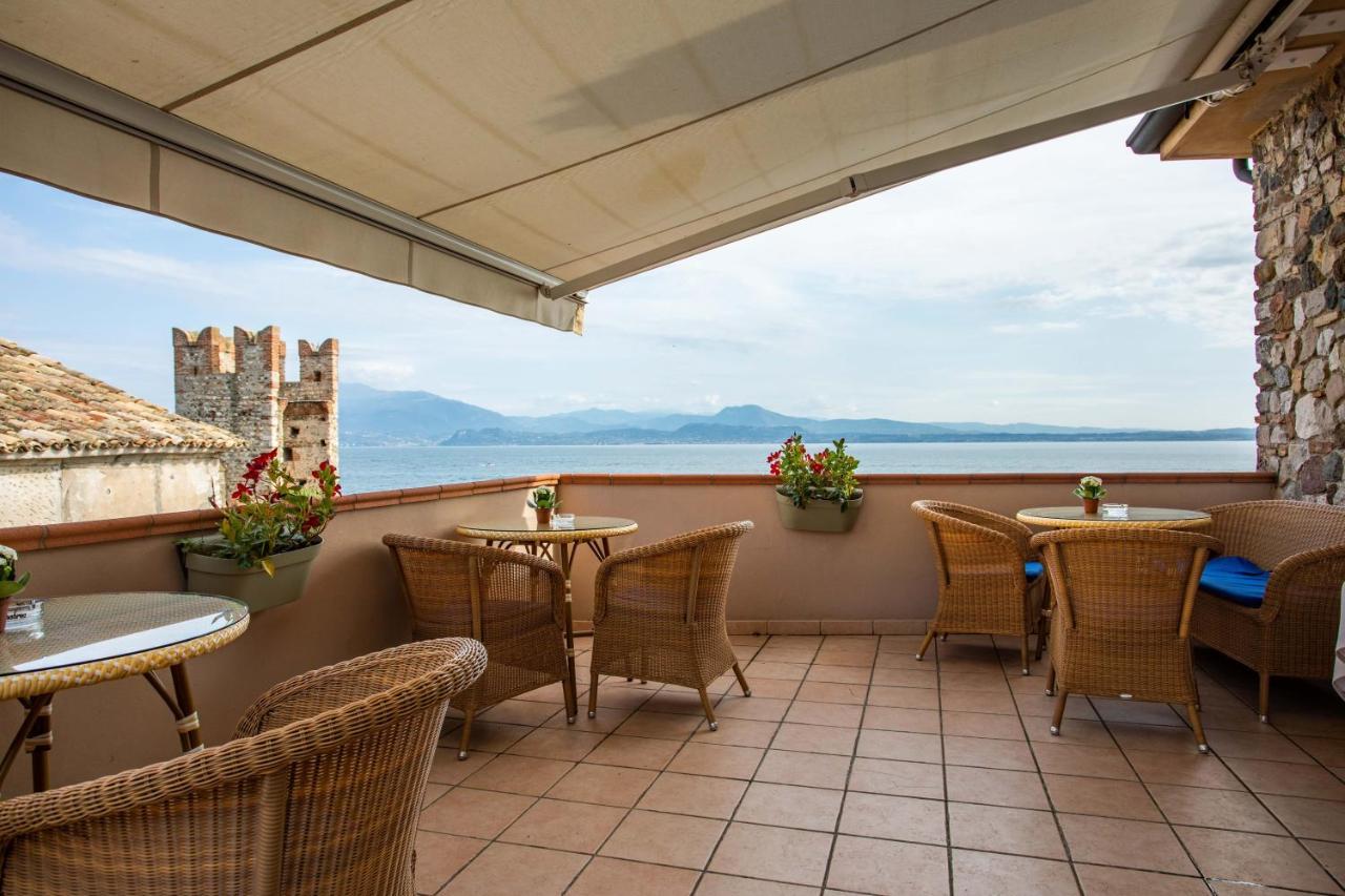 Hotel Degli Oleandri Сирмионе Екстериор снимка