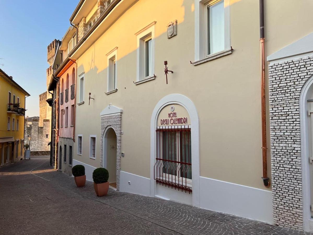 Hotel Degli Oleandri Сирмионе Екстериор снимка