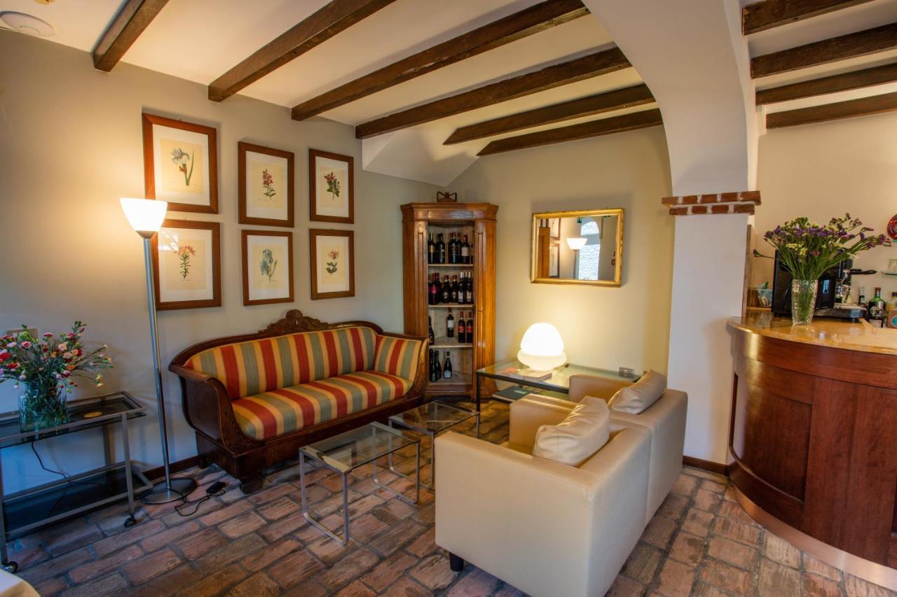 Hotel Degli Oleandri Сирмионе Екстериор снимка