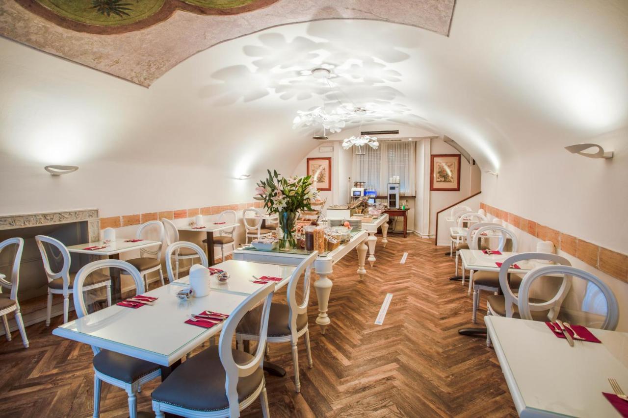 Hotel Degli Oleandri Сирмионе Екстериор снимка