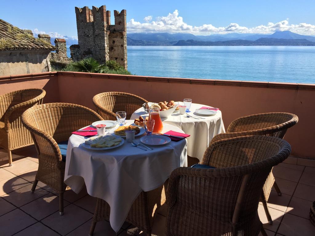 Hotel Degli Oleandri Сирмионе Екстериор снимка