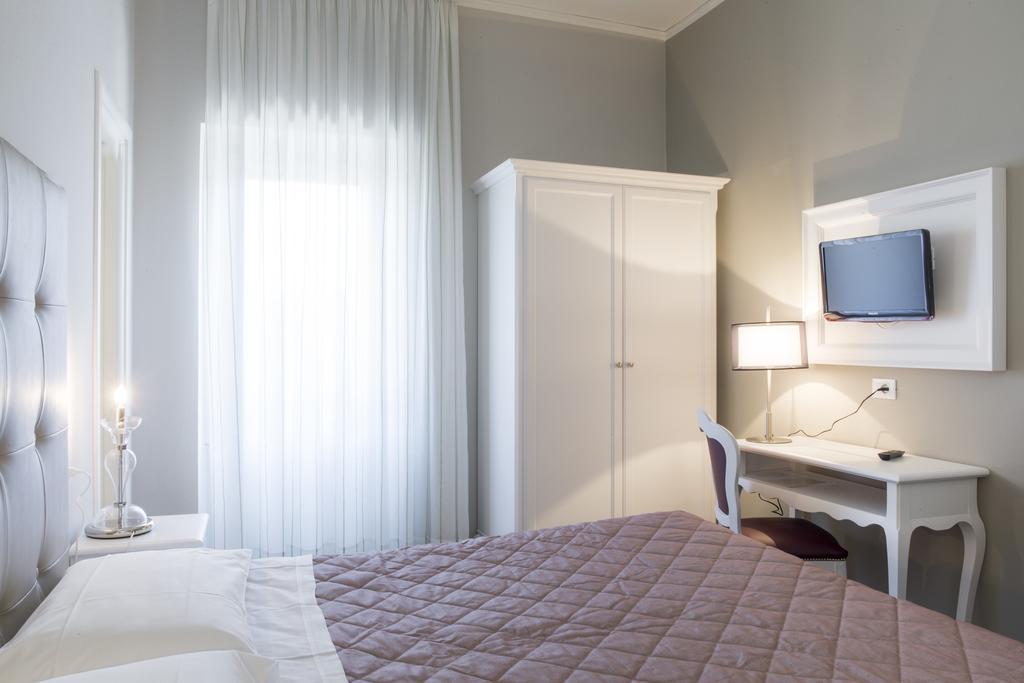 Hotel Degli Oleandri Сирмионе Екстериор снимка