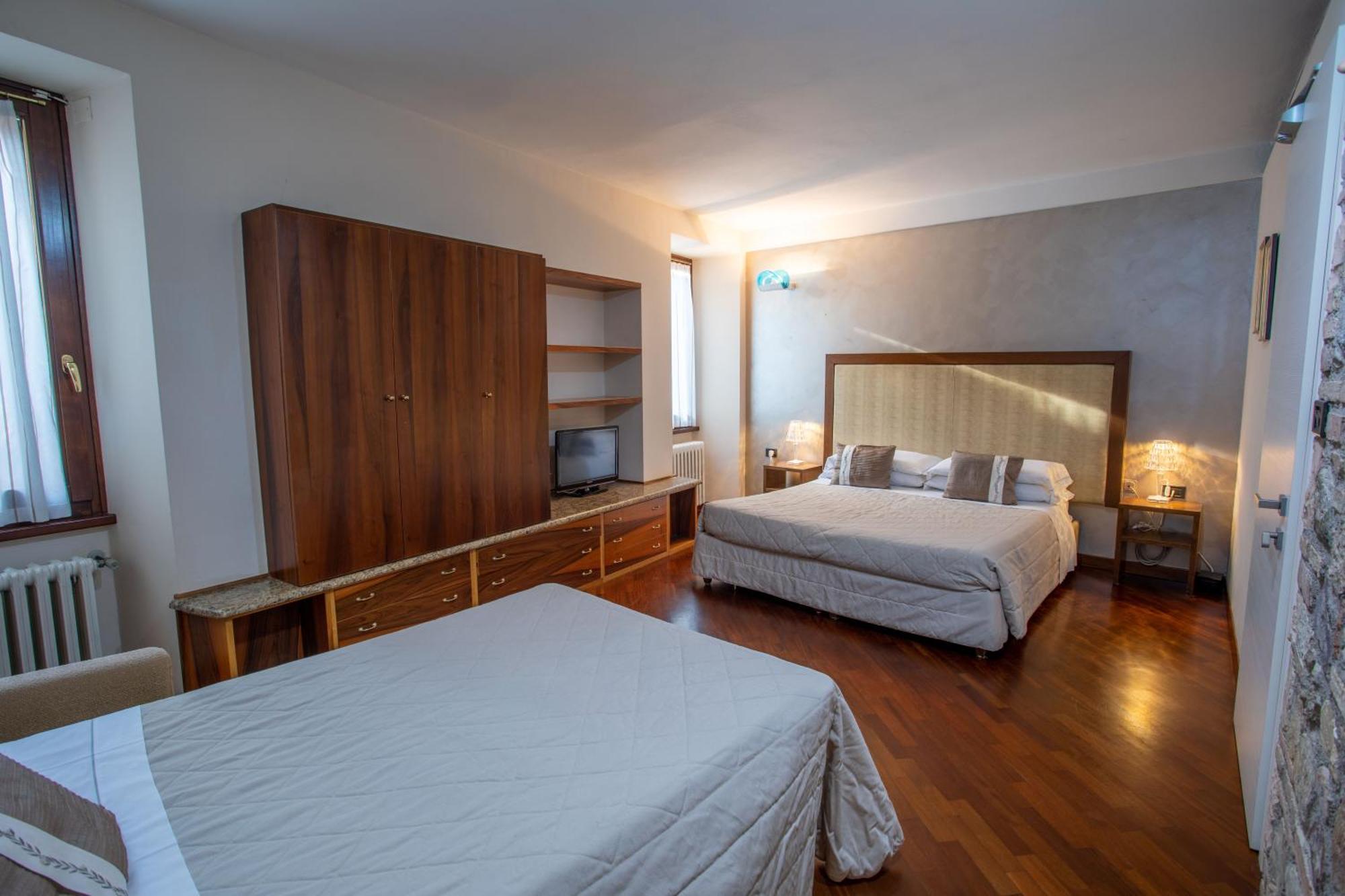 Hotel Degli Oleandri Сирмионе Екстериор снимка