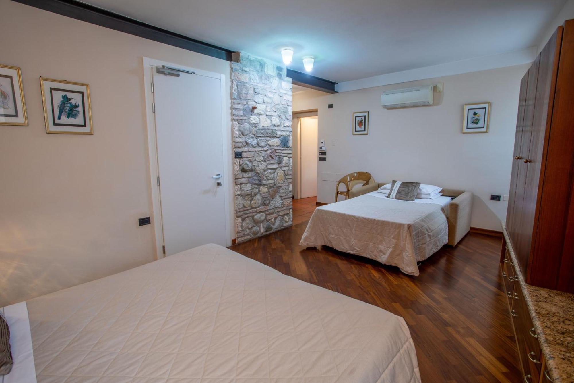 Hotel Degli Oleandri Сирмионе Екстериор снимка