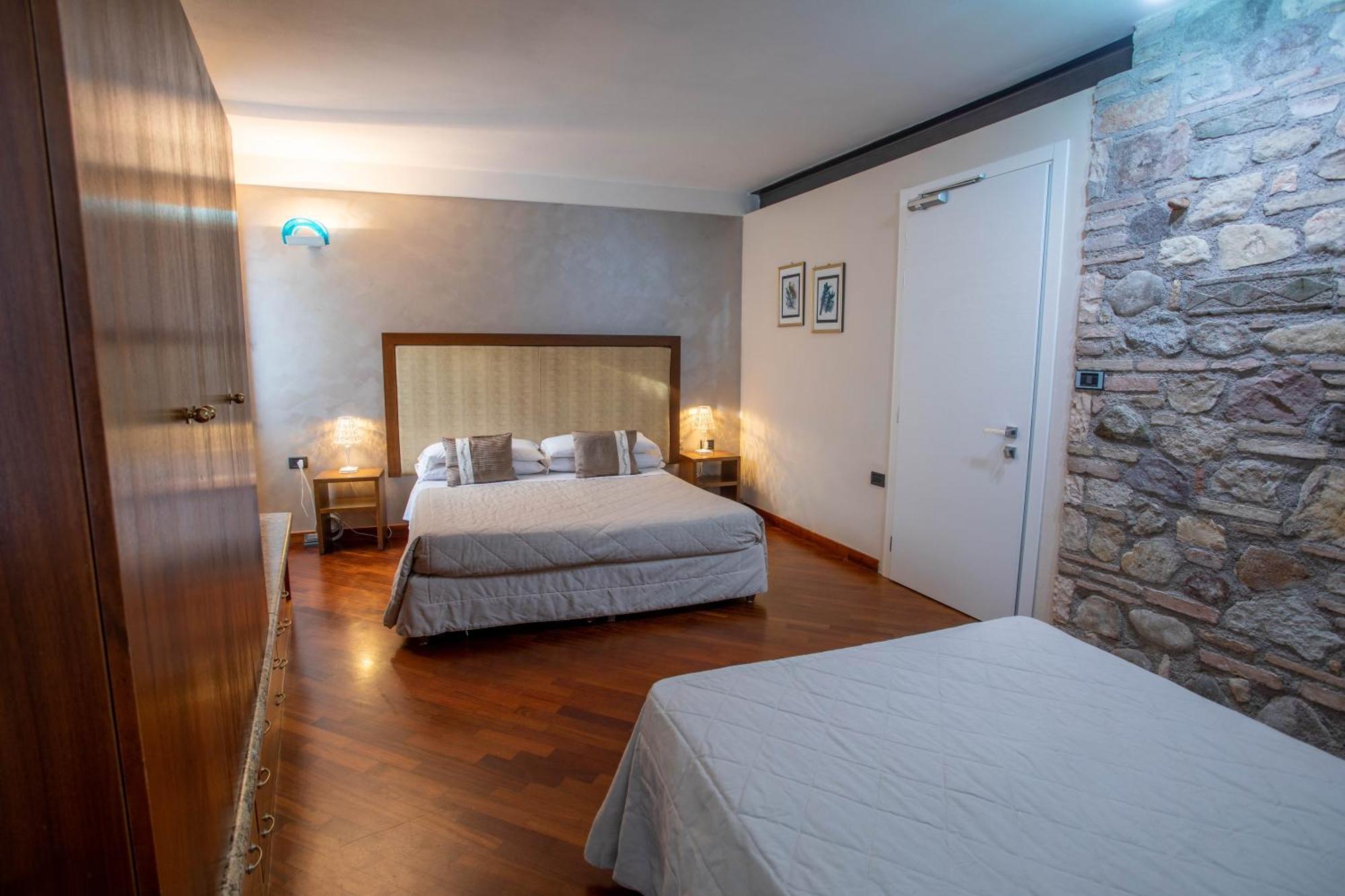 Hotel Degli Oleandri Сирмионе Екстериор снимка