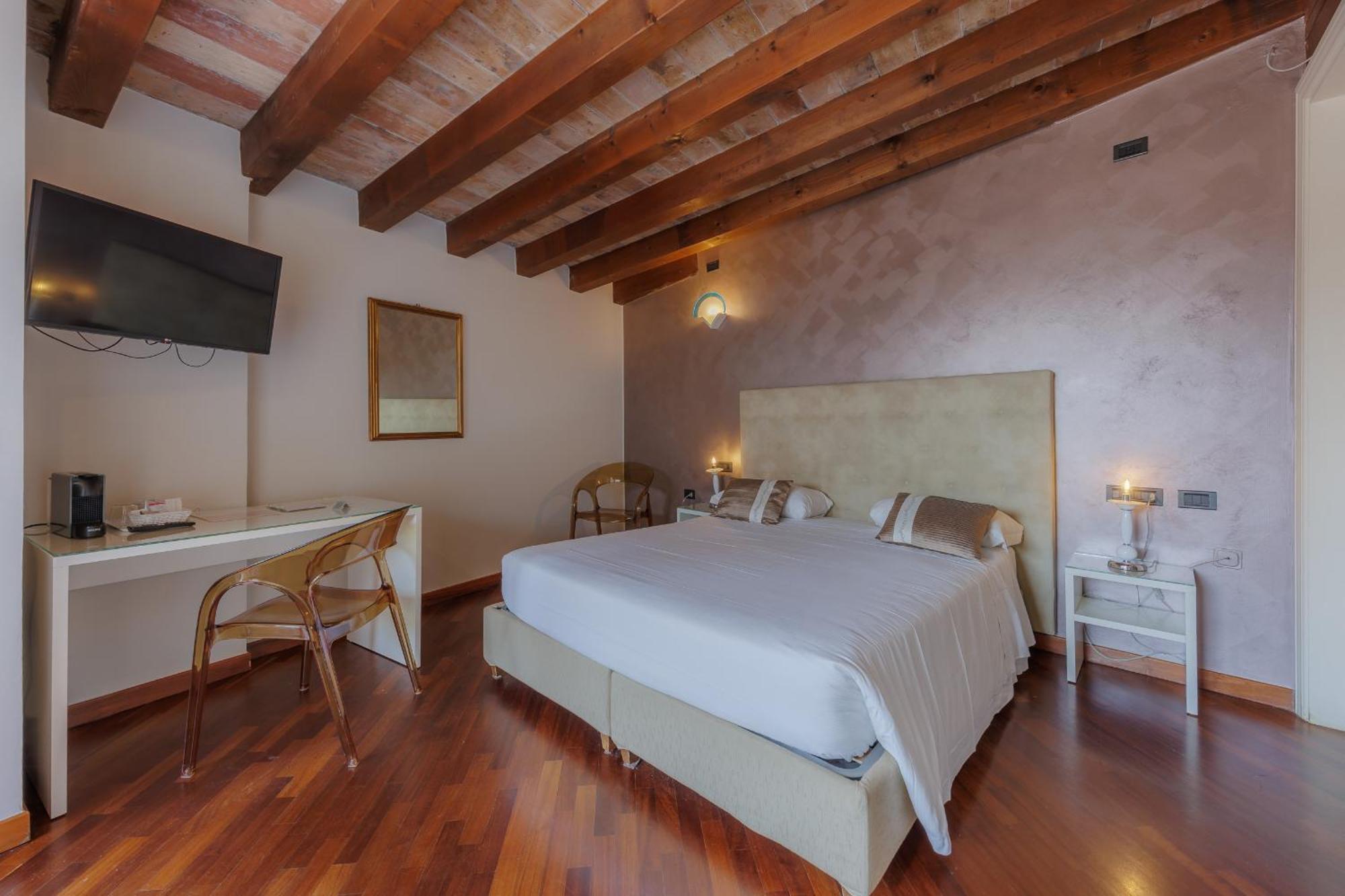 Hotel Degli Oleandri Сирмионе Екстериор снимка