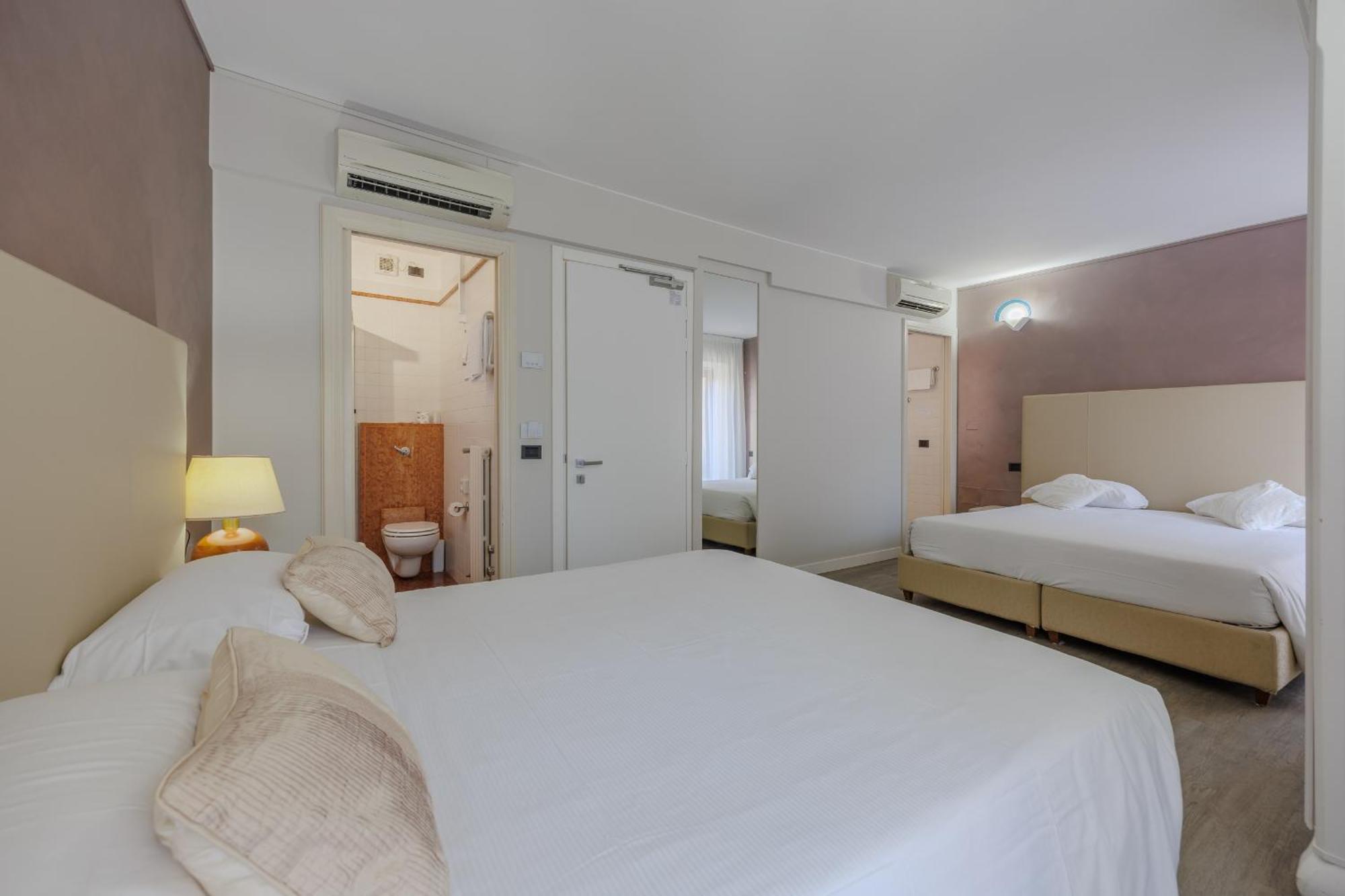 Hotel Degli Oleandri Сирмионе Екстериор снимка