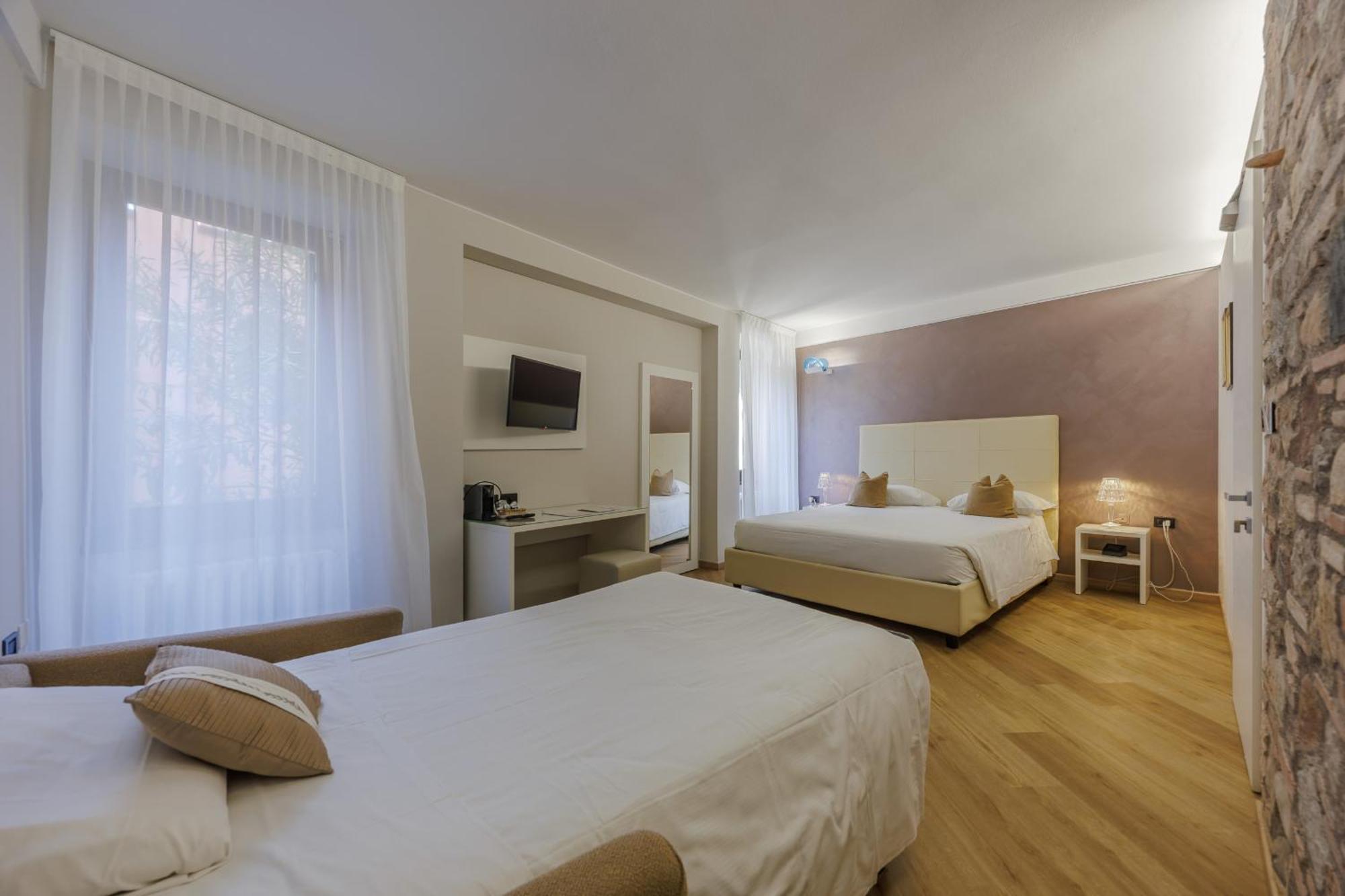 Hotel Degli Oleandri Сирмионе Екстериор снимка