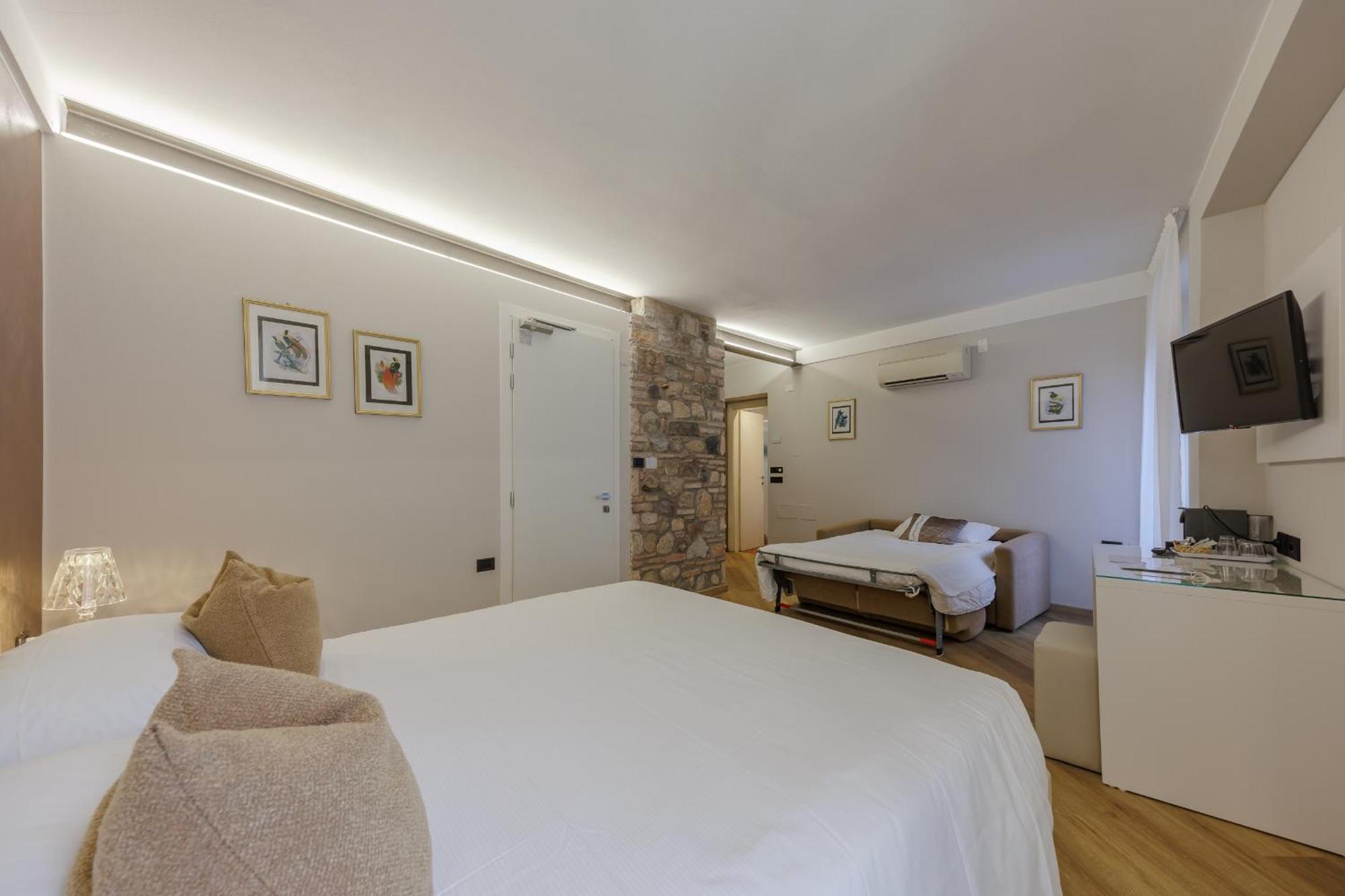 Hotel Degli Oleandri Сирмионе Екстериор снимка