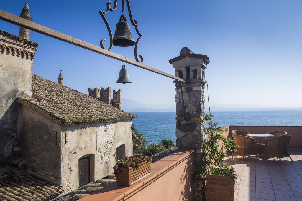 Hotel Degli Oleandri Сирмионе Екстериор снимка