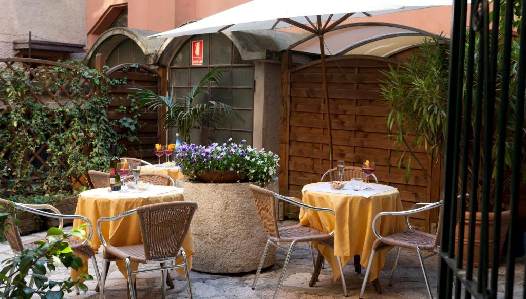 Hotel Degli Oleandri Сирмионе Екстериор снимка